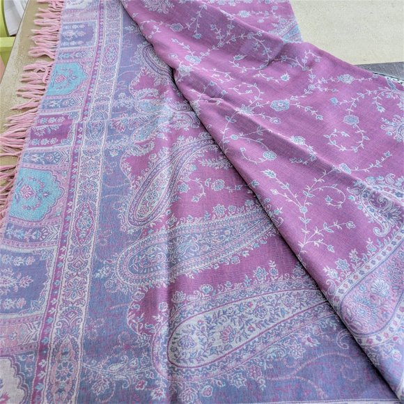 Large Oversize Wrap Around Light Pink Woolen Shawl - Picture 9 of 9